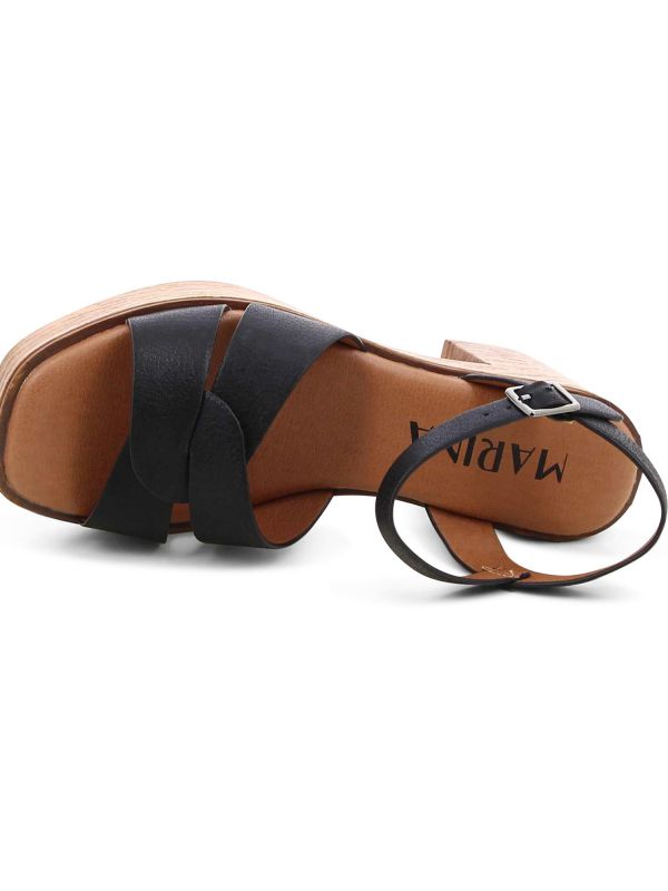 סנדלי עקב עם רצועות מעוצבות