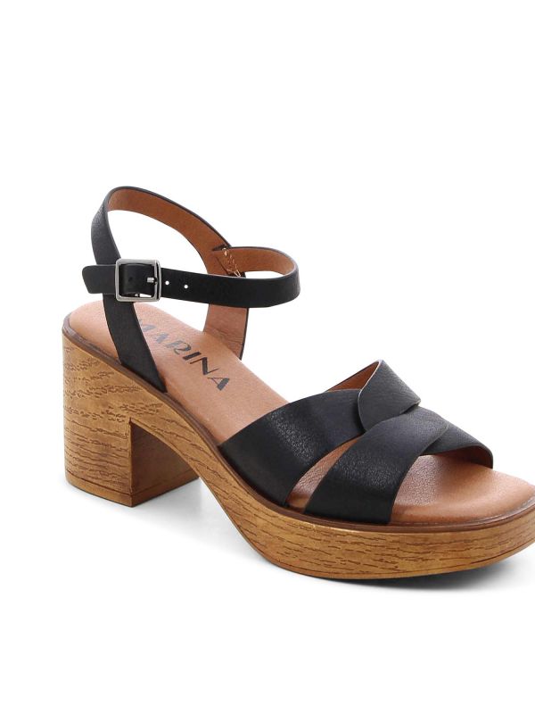 סנדלי עקב עם רצועות מעוצבות