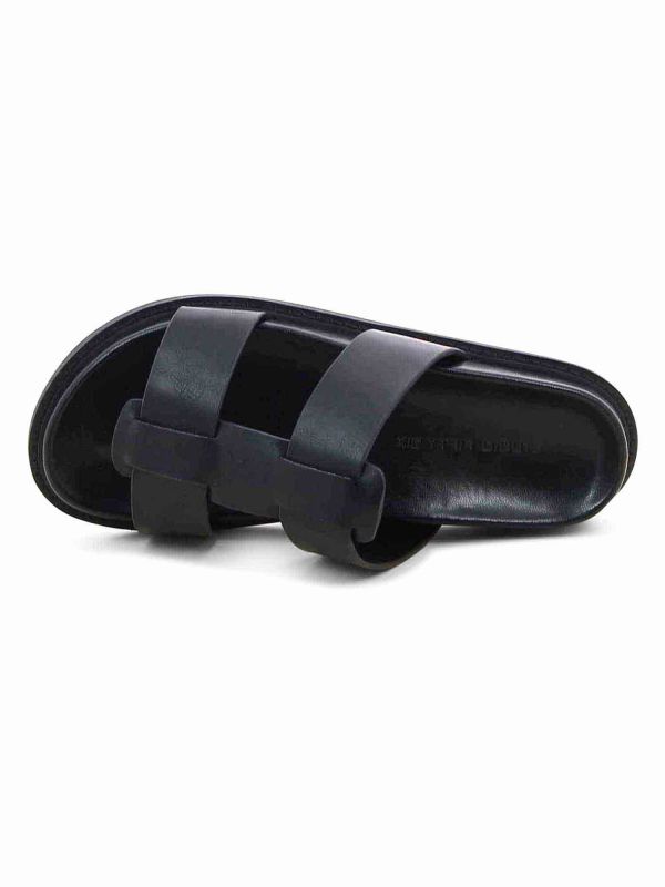 כפכפים אופנתיים עם רצועות לנשים