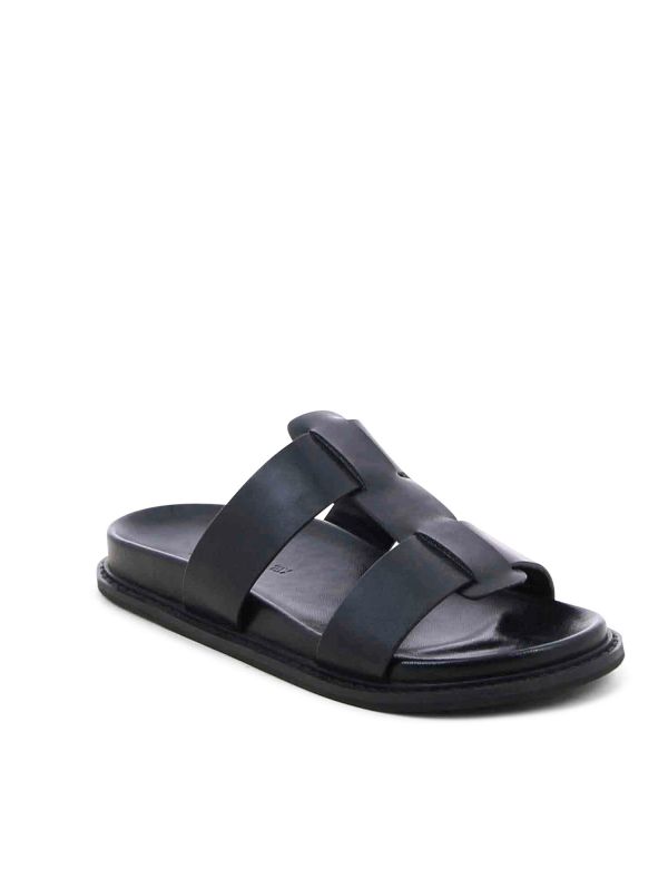 כפכפים אופנתיים עם רצועות לנשים