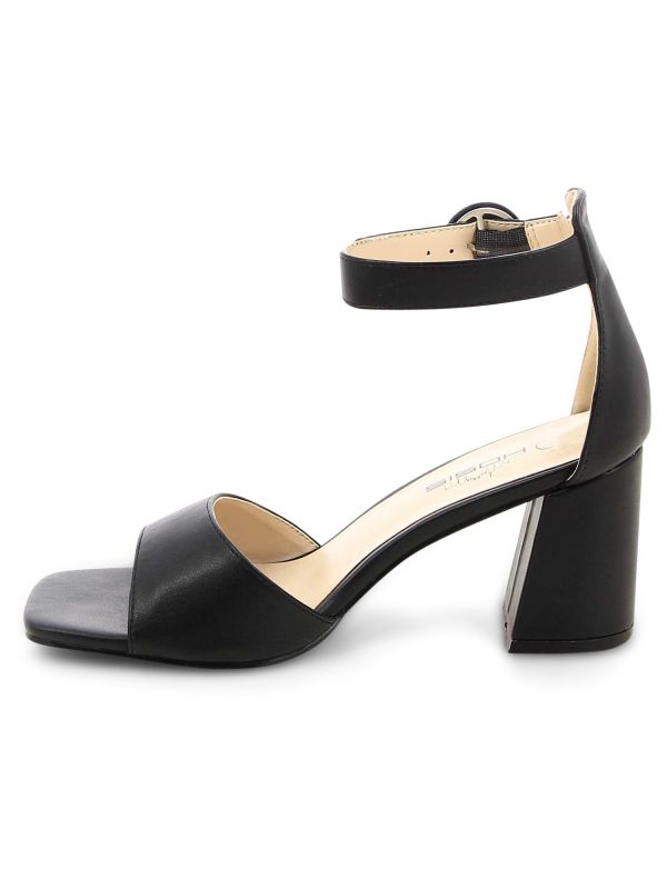 סנדלי עקב קלאסיים עם רצועה