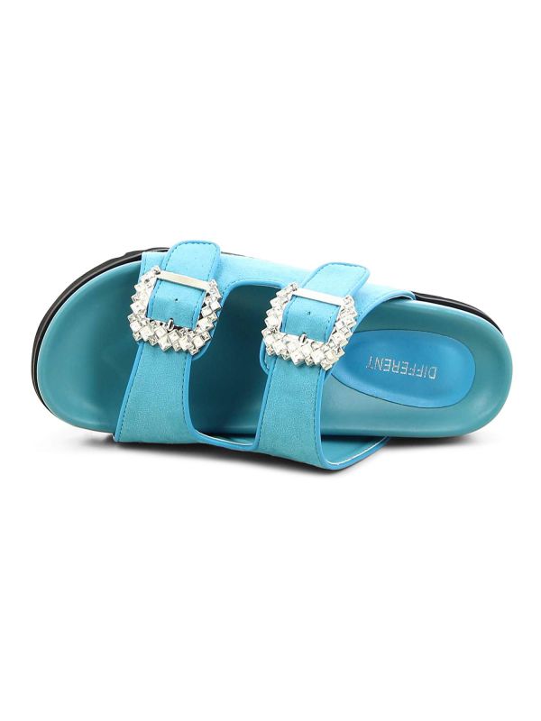 כפכפים עם רצועות ואבזמים