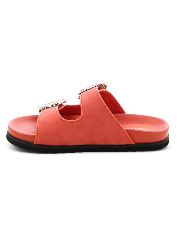 כפכפים עם רצועות ואבזמים