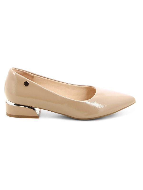 נעלי סירה מחודדות