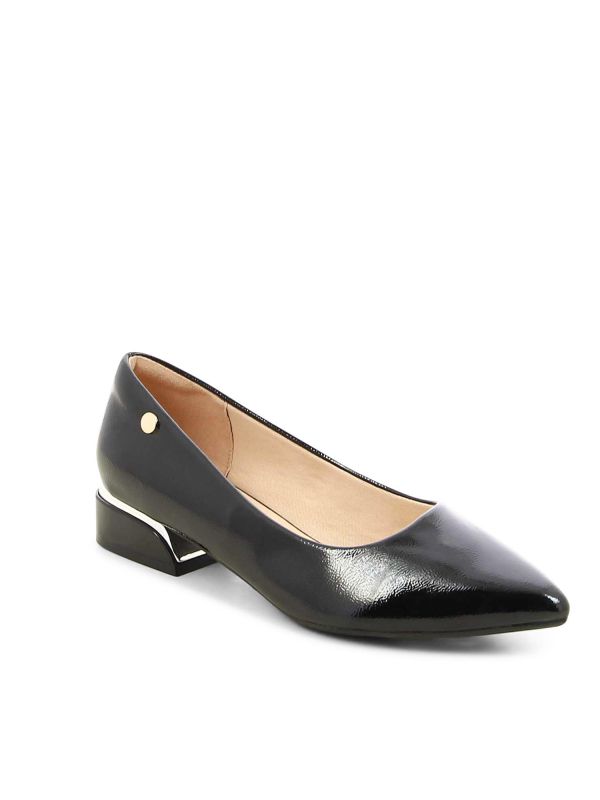 נעלי סירה מחודדות