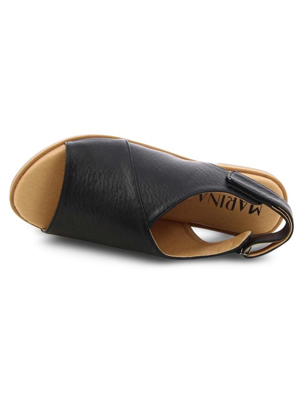 סנדלים שטוחים במראה מעטפה