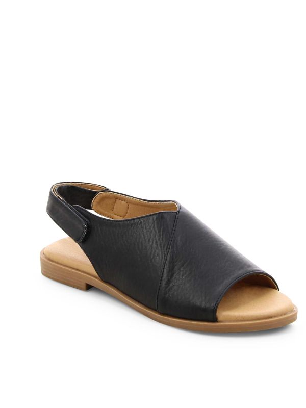 סנדלים שטוחים במראה מעטפה