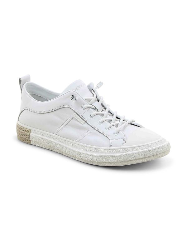 נעלי סניקרס קלאסיות