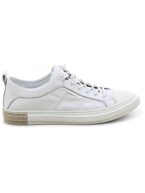 נעלי סניקרס קלאסיות