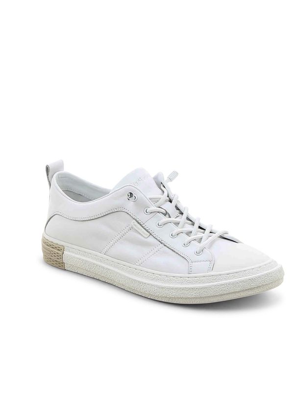 נעלי סניקרס קלאסיות