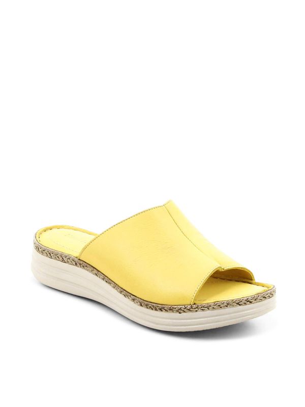 כפכפים עם רצועה רחבה