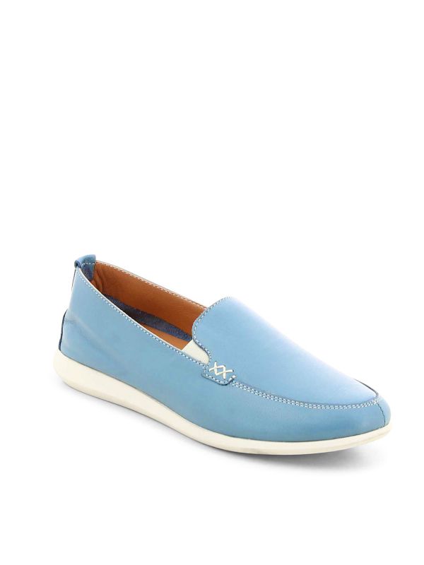 נעלי סירה מחודדות