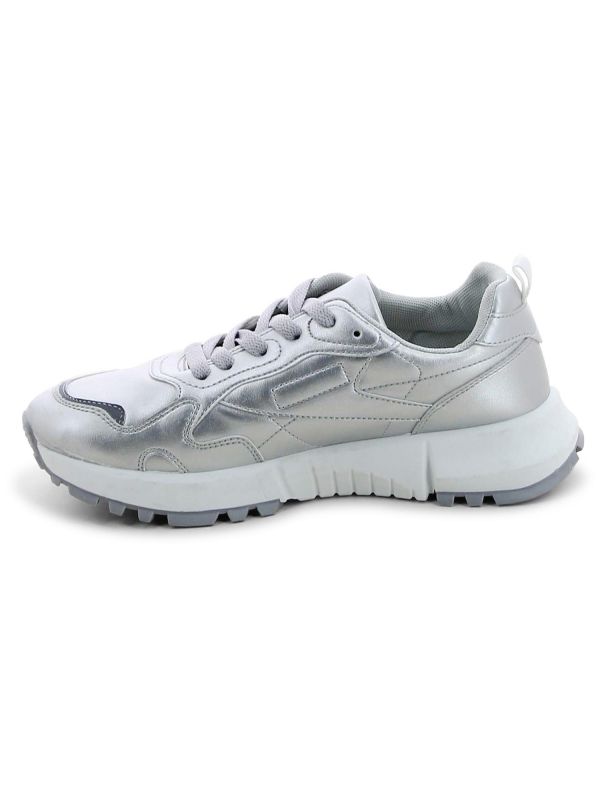 נעלי סניקרס קלאסיות