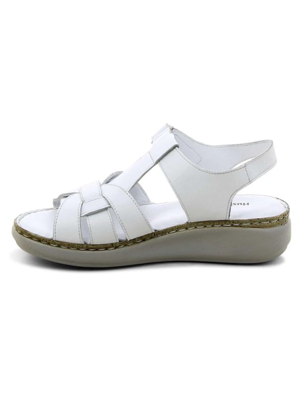 סנדלים אופנתיים