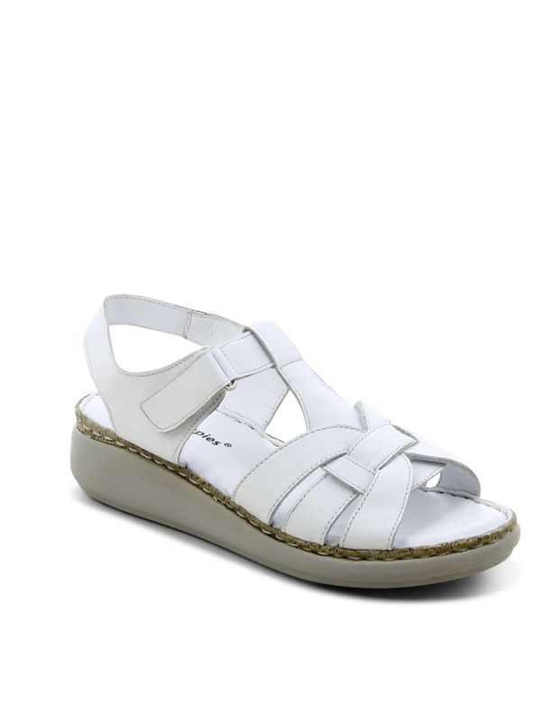 סנדלים אופנתיים