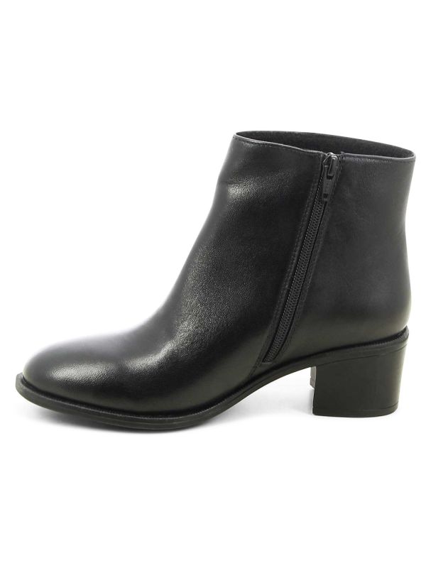 מגפוני עקב קלאסיים