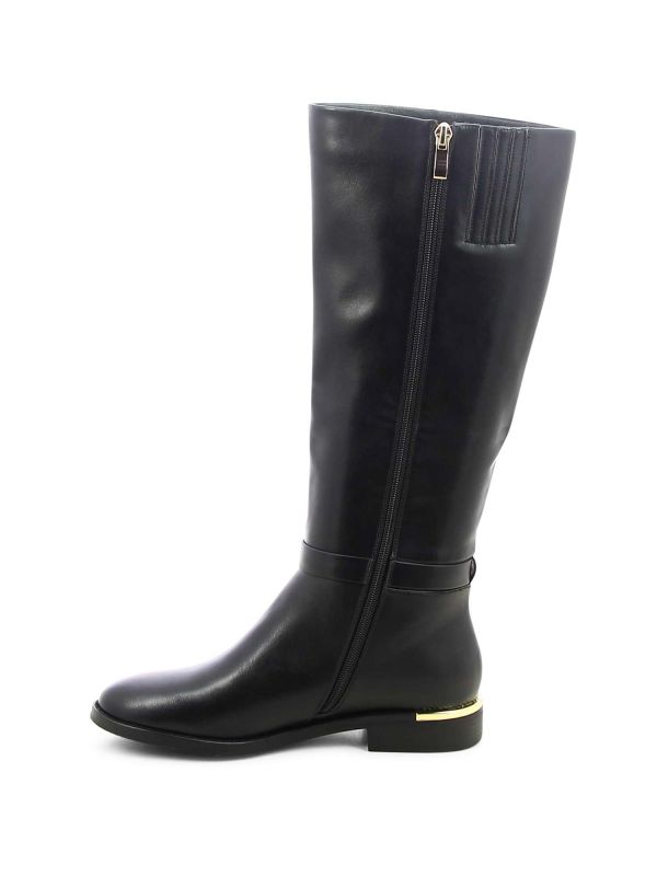 מגפיים קלאסיים עם אבזם מוזהב