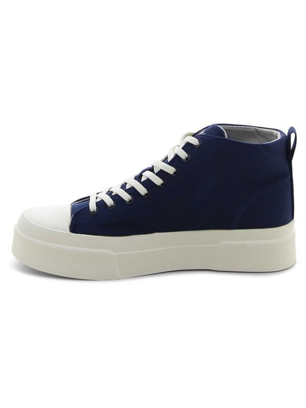 נעלי סניקרס קלאסיות