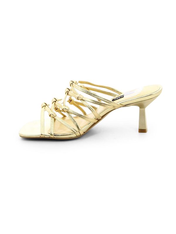 כפכפי עקב עם רצועות דקות LAURA