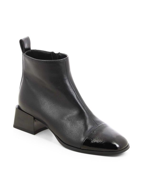 מגפוני עקב קלאסיים