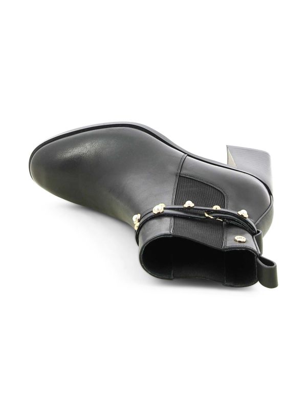 מגפוני עקב עם רצועות