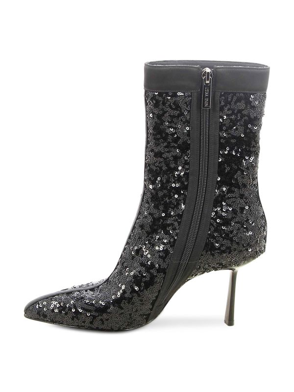 מגפוני עקב עם פייטים