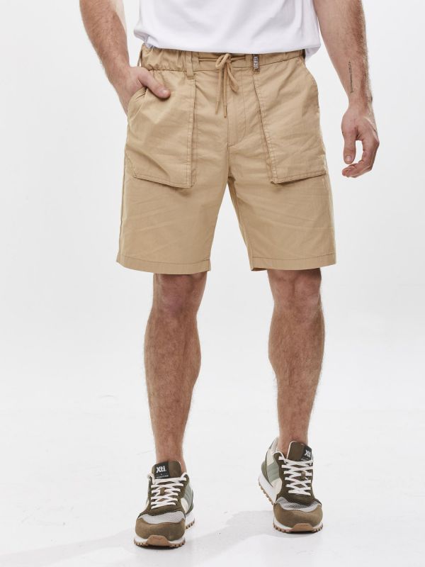 מכנסי ברמודה קארגו לגבר עם סגירת שרוך