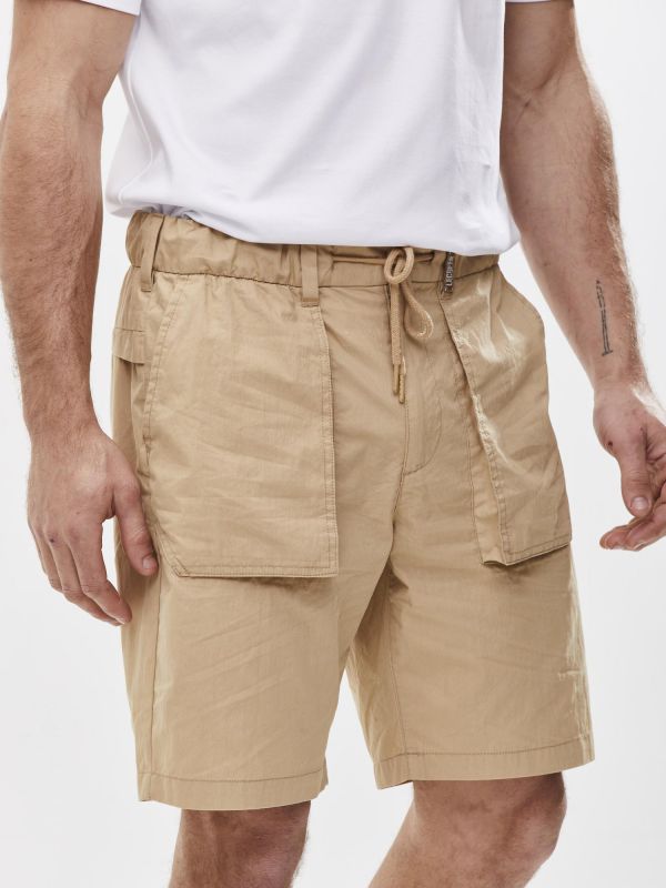 מכנסי ברמודה קארגו לגבר עם סגירת שרוך