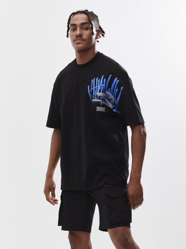 טי שירט עם הדפס ורקמה לגבר