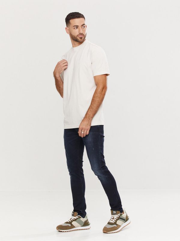 טי שירט חלקה וקלאסית