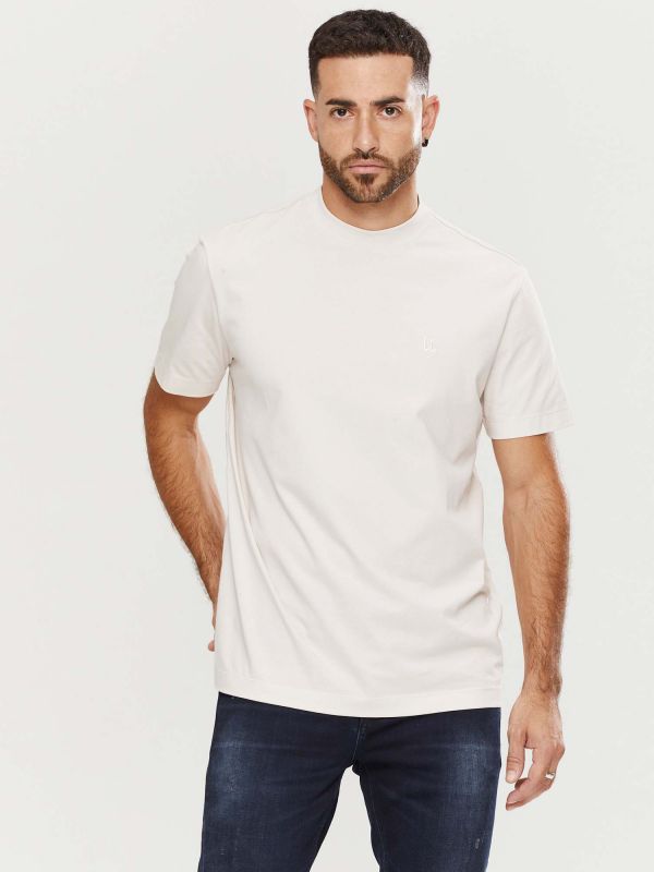 טי שירט חלקה וקלאסית