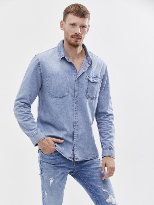 חולצת ג’ינס מכופתרת עם שרוולים ארוכים לגבר