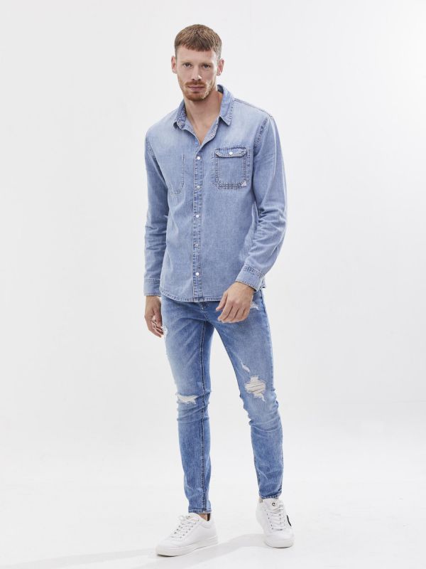 חולצת ג’ינס מכופתרת עם שרוולים ארוכים לגבר