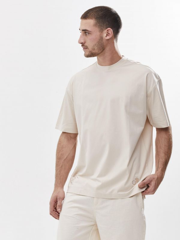 טי שירט לגברים עם שרוולים קצרים ורקמה