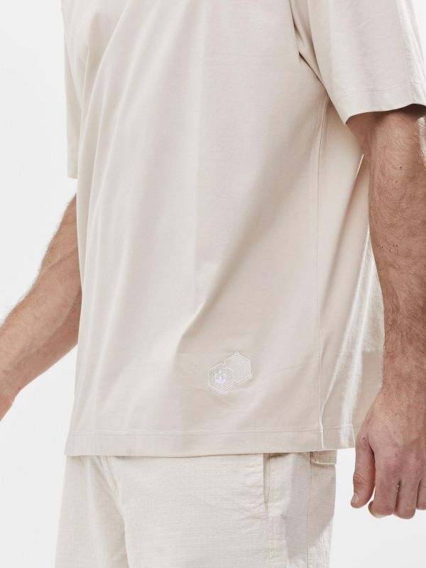 טי שירט לגברים עם שרוולים קצרים ורקמה