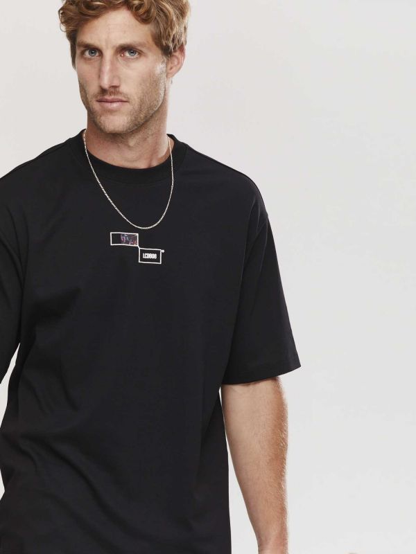 טי שירט קצרה לגברים עם הדפס דו צדדי