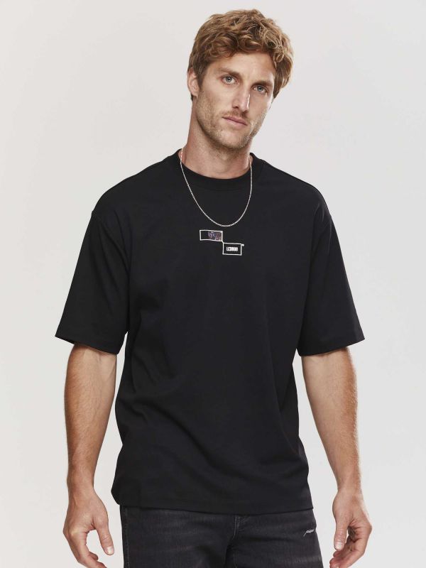 טי שירט קצרה לגברים עם הדפס דו צדדי