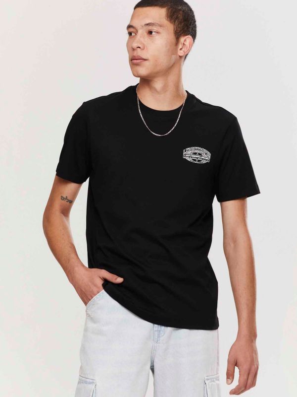 טי שירט קצרה לגברים עם הדפס