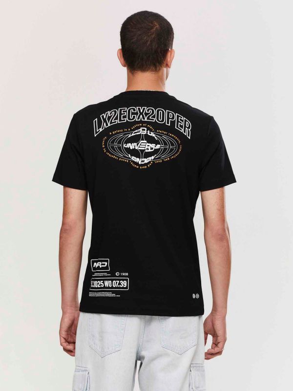 טי שירט קצרה לגברים עם הדפס