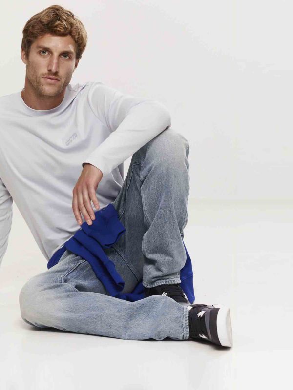 טי שירט ארוכה עם רקמה לגברים