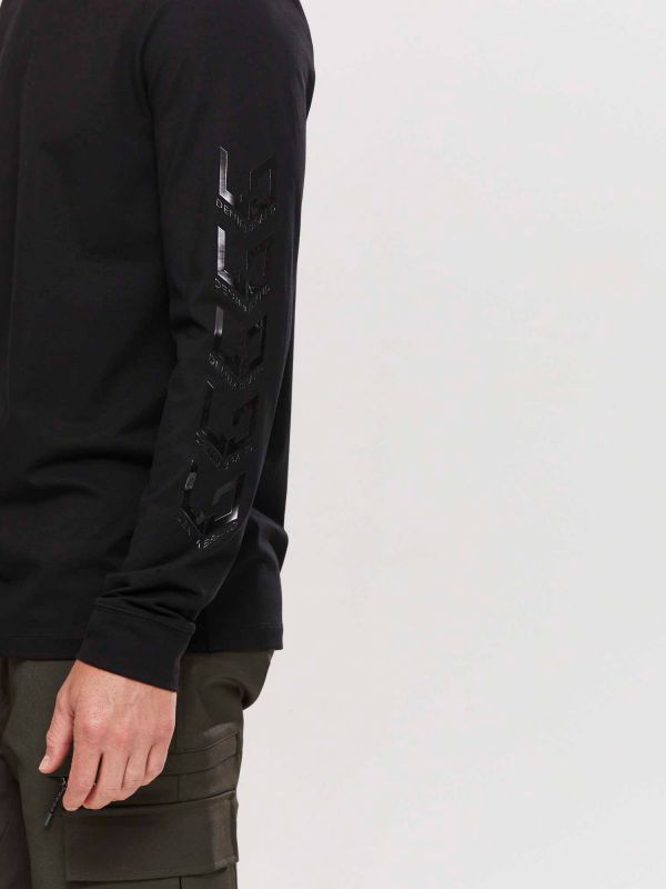 טי שירט עם שרוולים מודפסים לגברים