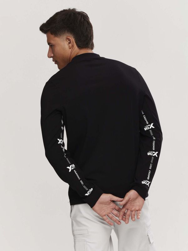 טי שירט עם שרוולים מודפסים לגברים