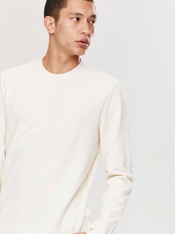 טי שירט ארוכה לגברים עם הדפס בחזה