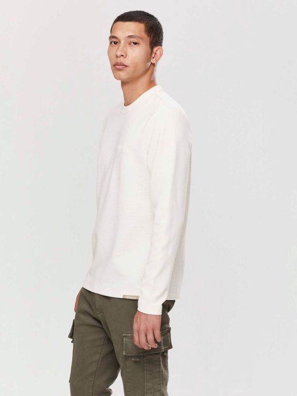 טי שירט ארוכה לגברים עם הדפס בחזה