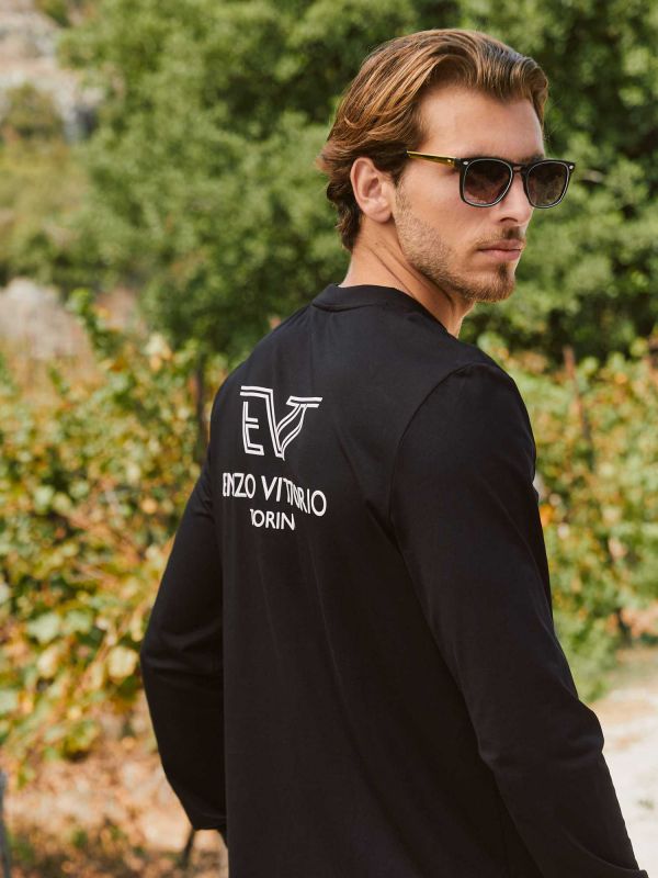 טי שירט לגברים עם צווארון מעוטר