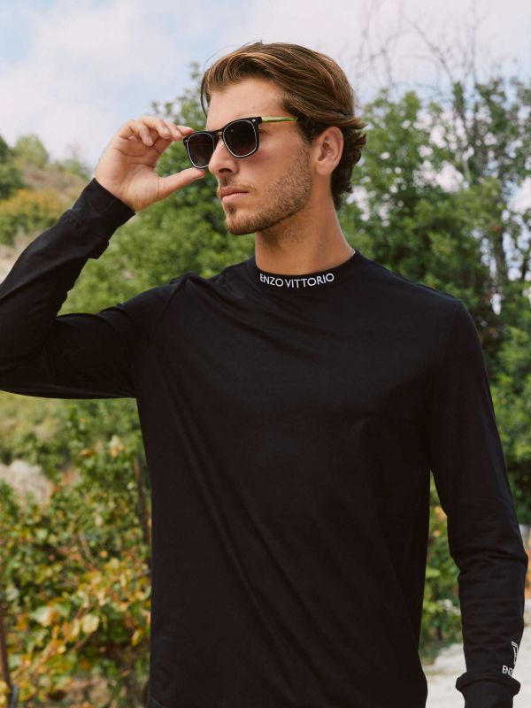 טי שירט לגברים עם צווארון מעוטר