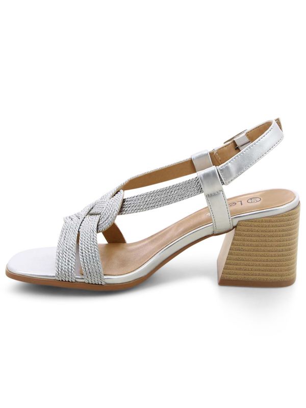 סנדלי עקב מטאליים עם רצועה קלועה לנשים