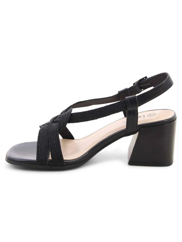 סנדלי עקב מטאליים עם רצועה קלועה לנשים