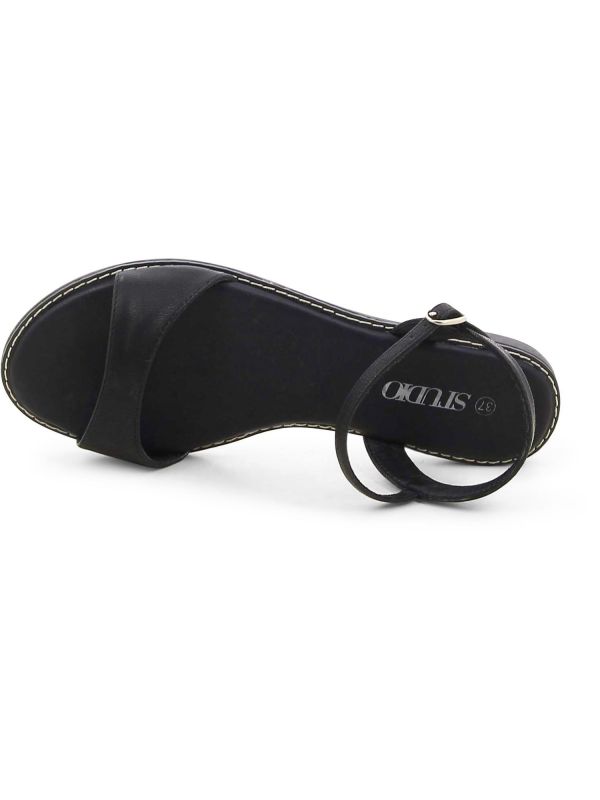 סנדלים שטוחים עם רצועה דקה לנשים