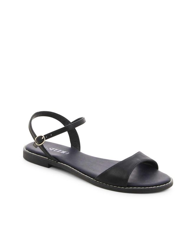 סנדלים שטוחים עם רצועה דקה לנשים